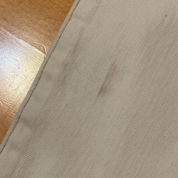 White Billabong ripped knee jeans. Size 28. Used with some stains. - Picture 8 of 12